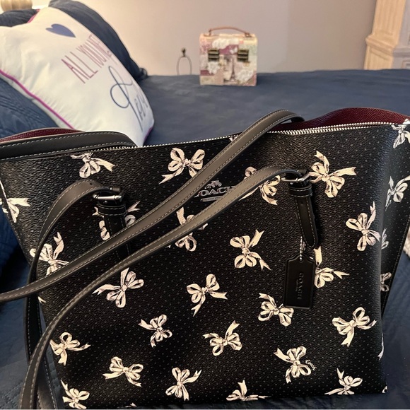 Coach Black and White Tote Bag - Picture 12 of 16